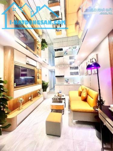 Nhà siêu đẹp Hoàng Hoa Thám, Tây Hồ, 20m ra phố, ngõ rộng. 36m*5 tầng, giá nhỉnh 9 tỷ