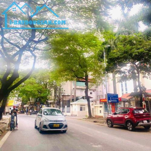 BÁN GẤP NHÀ GIANG VĂN MINH PHỐ VIP BA ĐÌNH FULL NỘI THẤT 34M X 5 TẦNG MT 4M 7.5 TỶ