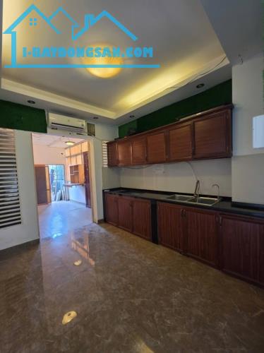 Bán gấp nhà mặt tiền đường Bàn Cờ, Quận 3 - 6 tầng hoàn công đủ - KD tốt ngành làm đẹp