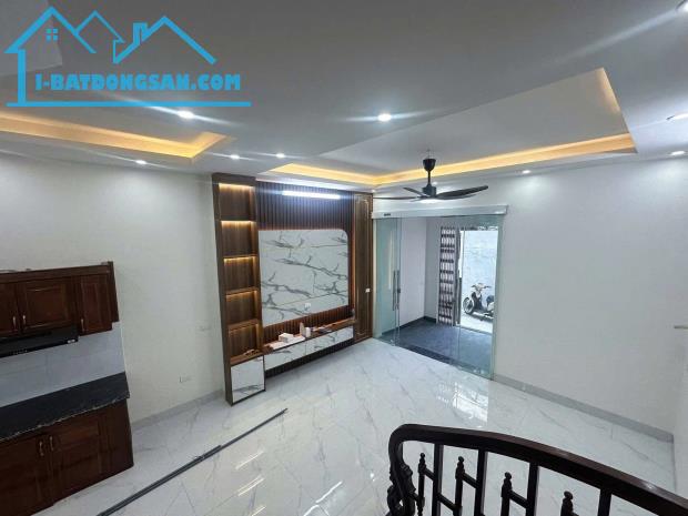 BÁN NHÀ 2 TỶ 150 TRIỆU, NGÕ NÔNG ĐƯỜNG GIẢI PHÓNG, 55M2 x 3 TẦNG