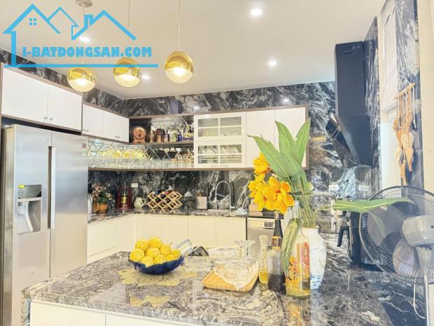 Bán nhà Phường Nghĩa Đô – 111m2 – 8 Tầng thang máy – Lô góc – 69 tỷ .