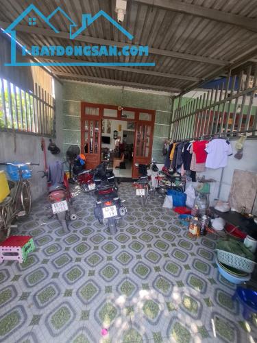 Nhà mặt tiền đường thông 3.3 tỷ -80 m2, sân ô tô