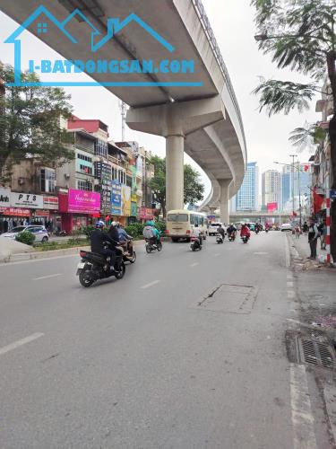 Bán đất Cầu Giấy, gần 40m2, hơn 4 tỷ, sổ vuông vắn,kinh doanh sầm uất