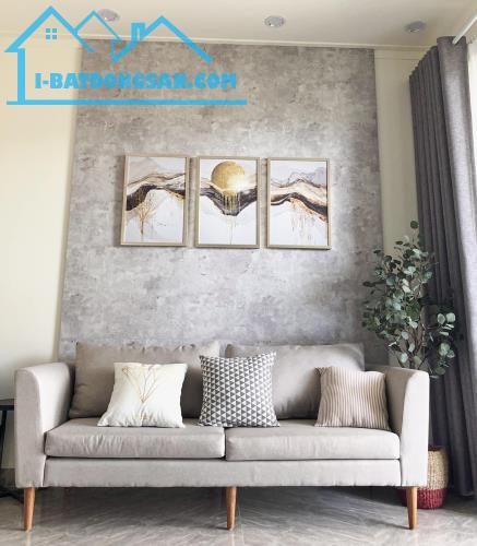 *Bán nhà mặt tiền đường Nguyễn Chích, gần Phùng Hưng, dt 83m2, giá 5,9 Tỷ