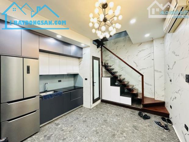 Nhà phố Thụy Khuê, ngay gần Hồ Tây, 25m*5 tầng, full nội thất ở luôn, giá 7,4 tỷ