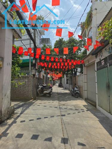 Bán nhà nhỏ hơi cũ CMT8, 15m2 hẻm 2m – Giá 2,39 Tỷ tl.