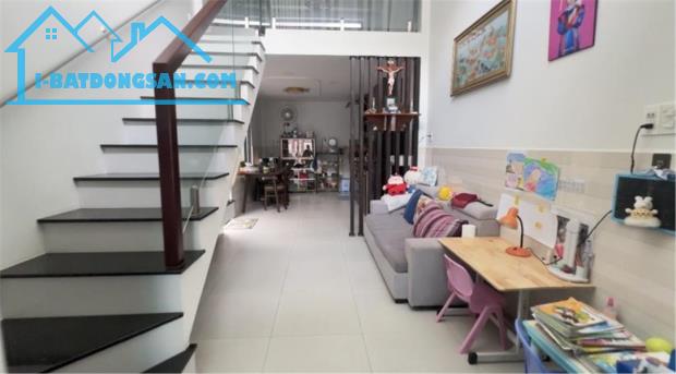 NHÀ GIÁ TỐT – 70M² – Ở NGAY - 3.35 Tỷ - Gần chợ Tam Bình - Chung cư Saigon Avenue