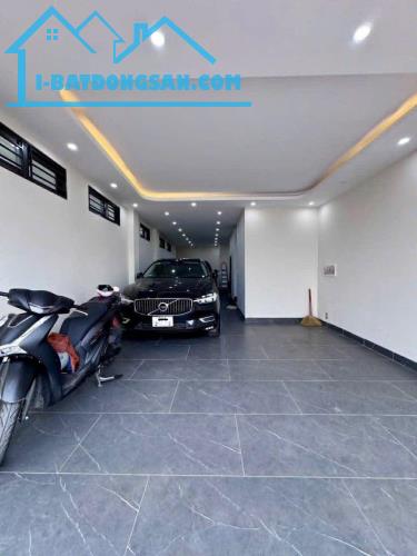 BÁN GẤP NHÀ MP NGUYỄN VĂN CỪ 68M x 7T THANG MÁY, LÔ GÓC, KINH DOANH,CHO THUÊ. GIÁ 28.5 TỶ