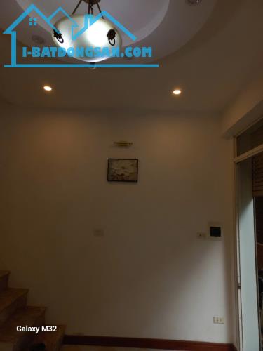 BÁN NHANH nhà đầu ngõ Đại La, giá 7.3 tỷ, 20m2x4T, KD được