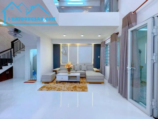 SIÊU PHẨM 5 TẦNG MỚI KENG - DT 5Mx12M - ÔTÔ ĐỖ CỬA - SÁT MẶT TIỀN ĐƯỜNG - NGAY EMART PHAN