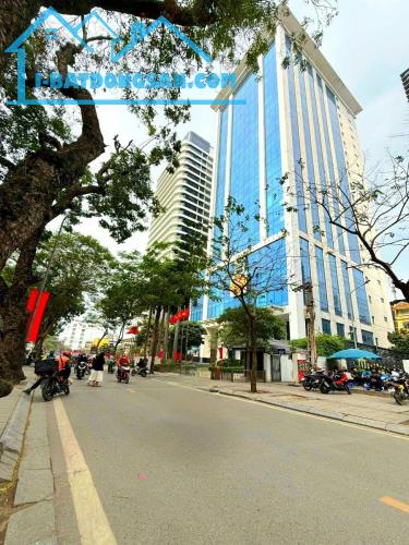 Bán tòa nhà mặt phố Đội Cấn Ba Đình 1724m2-21T MT29m lô góc full thổ cư 1390 tỷ Đội Cấn.