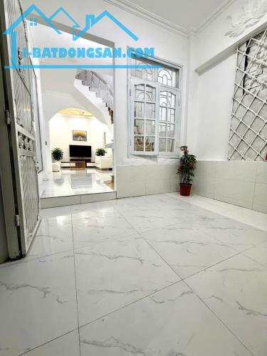 LẠC LONG QUÂN - NGHĨA ĐÔ - NHÀ 38M2 X 5 TẦNG - 2 THOÁNG - 15M RA OTO - SÁT CHỢ NGHĨA ĐÔ -