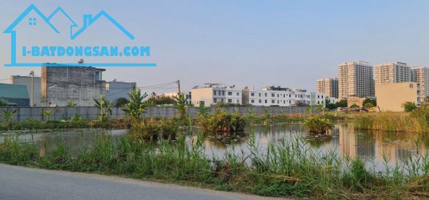Đất 2 MT Trường Lưu, Long Trường – Dt 8579m² (4558m² thổ cư) – Nở hậu
