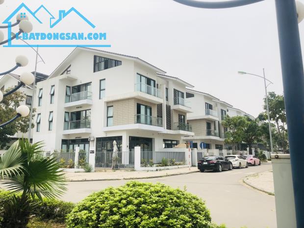 Bán gấp lô góc biệt thự Dương Nội. Hướng Đông Nam. Gần hồ giá tốt. LH: 09378.55599