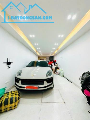 Ngọc Lâm – Nhà 57x6T, thang máy, gara ôtô, full nội thất cao cấp, gần mặt phố giá 19.3 t