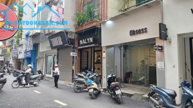 Kiếm đâu ra! Mặt phố phân khúc nhỏ tiền, Đông Các - Xã Đàn lô góc, 20m2 x 4 tầng chỉ 11,9