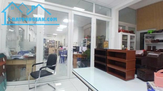 Bán Kho Xưởng - Mặt tiền Mã Lò, gần Lê Văn Quới, 12,5x80m, CN 995m2, Cấp 4, chỉ 49,9 Tỷ.