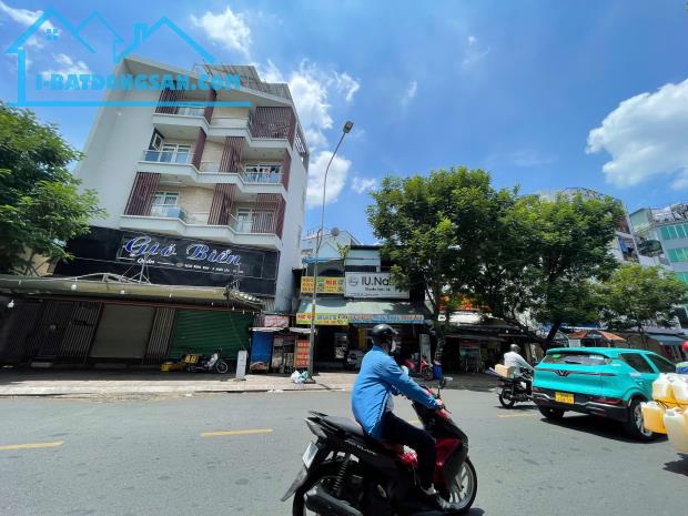 Bán gấp nhà mặt tiền Quận 3 Ngang lớn 7m bề thế - Lề đường rộng 6m, Kinh doanh Đỉnh