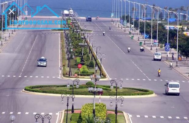 Đất mặt tiền Phạm Văn Đồng Đà Nẵng-125m2 (5x25m) - Giá 240tr/m