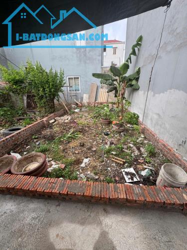 Đất Đức giang - 60 m2 - sổ đỏ - nét căng - trong đê - cam kết không quy hoạch