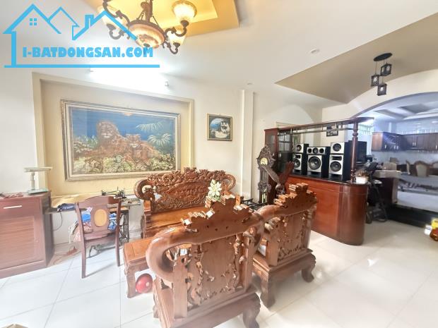 Biệt thự MT Linh Đông, Thủ Đức – Dt 243m² (7 x 35) x 3 tầng