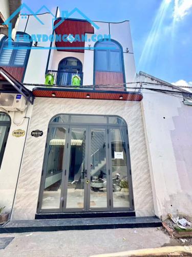 Bán nhà 1T1L - ĐÚC MỚI - Hẻm xe hơi tới nhà (cách MT Võ Văn Kiệt chỉ 250m)
