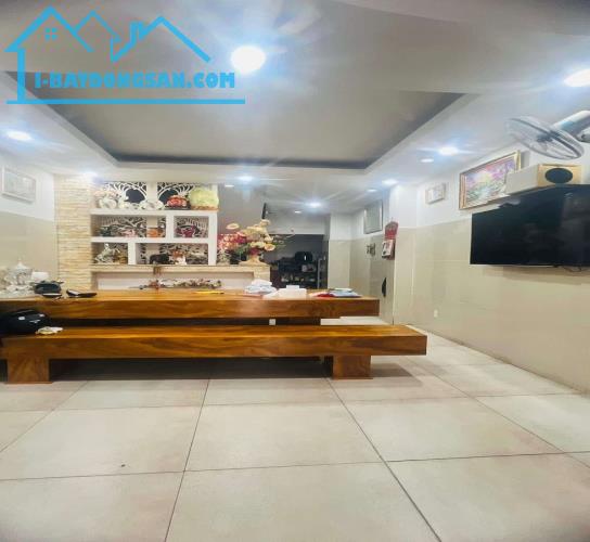 Bán nhà hẻm 8m, ngộp, hạ 6,2 tỷ Nguyễn Cành Chân, Phường Cầu Ông Lãnh,TP HCM, 43m2, 6 tầng
