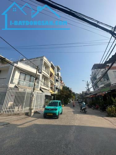 Bán rẻ 4 lô đất đường số 1 Bình Phú Quận 6 TP.HCM