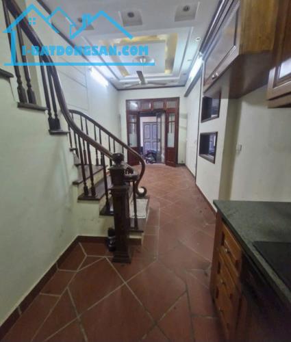 🇻🇳 NHÀ ĐẸP NGUYỄN CHÍNH 7,2 TỶ/ 30M2/ 5 TẦNG - GẦN PHỐ - CÁCH 100 MÉT RA Ô TÔ TRÁNH DỪNG
