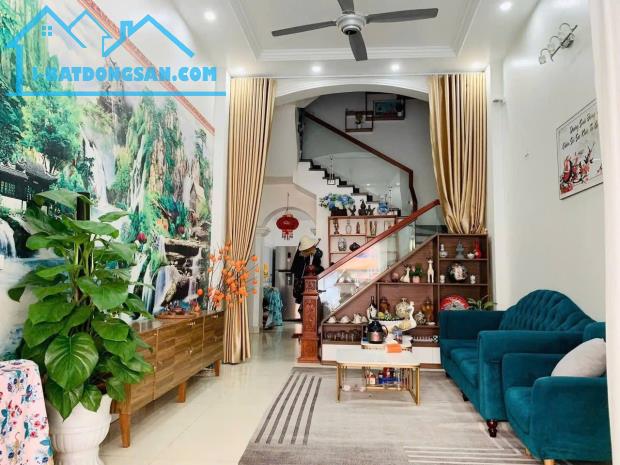 Bán căn nhà mặt phố Vũ Hựu, ph Thanh Bình, TP Hải Dương, 59.4m2, mt 4.02m, 2 tầng, 2 ngủ,