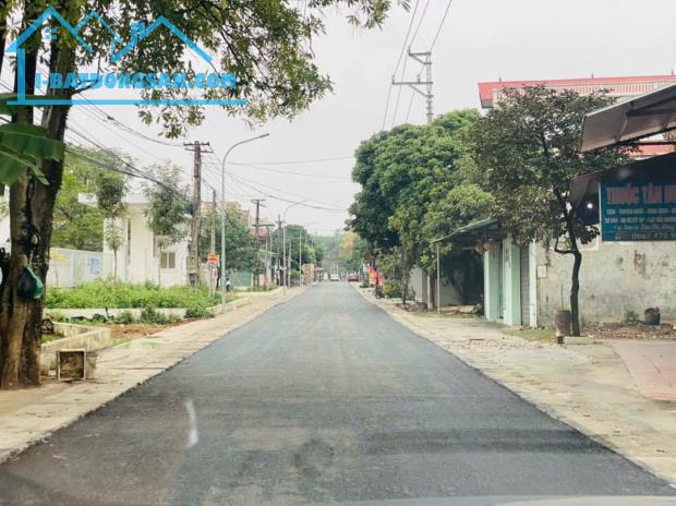 125m trục chính kinh doanh, gần ngã ba chợ Hòa Lạc, gần CNC, gần tổ Hợp Đại Học Quốc Gia