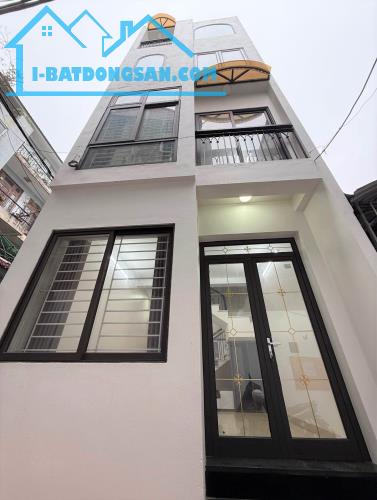 BÁN NHÀ ĐẸP ĐỨC GIANG - LÔ GÓC - 5 TẦNG - FULL NỘI THẤT, Ở SƯỚNG - 10M RA Ô TÔ TRÁNH