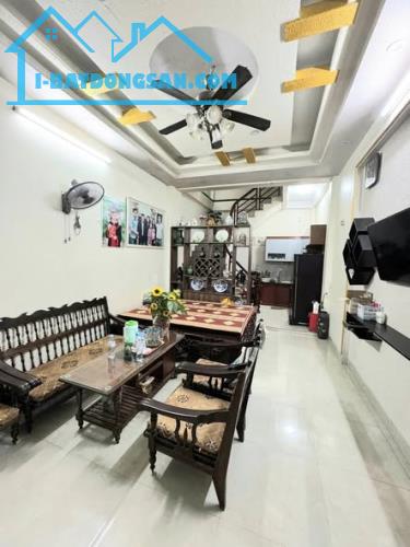 BÁN NHÀ 1,65 TỶ, NGÕ NGẮN ĐƯỜNG TRẦN NHẬT DUẬT, 34,3M2 x 3 TẦNG
