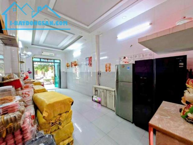 Nhà 2 MTKD HXH Lê Ngã - gần Đầm Sen, 3 tầng – dài 25m - 83m2 – 15 tỷ.