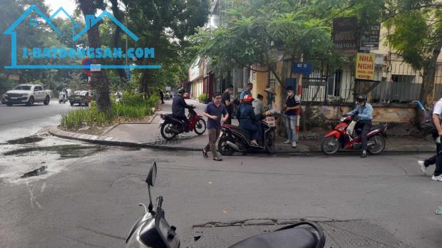 Bán nhà P/Lô Ô Tô Tránh Huỳnh Thúc Kháng Đống Đa 65m2-6T MT5,5m Vỉa Hè 42 Tỷ.
