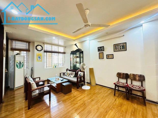 Phố Lạc Trung 50m2, 5 tầng, mặt tiền 8m Gara ô tô 19.5 tỷ hiếm Hai Bà Trưng
