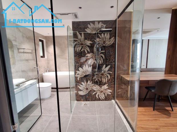 BÁN GẤP NHÀ MP NGUYỄN VĂN CỪ 71M x 7T, MT 5M, THANG MÁY, KINH DOANH,CHO THUÊ. GIÁ 31.5 TỶ