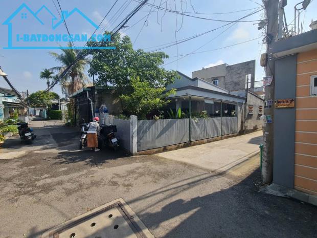 BÁN NHÀ HẺM XE HƠI CĂN GÓC ĐỐI DIỆN KHU DC HỒNG LONG 5,3X19 CHỈ 8,15 TỶ.