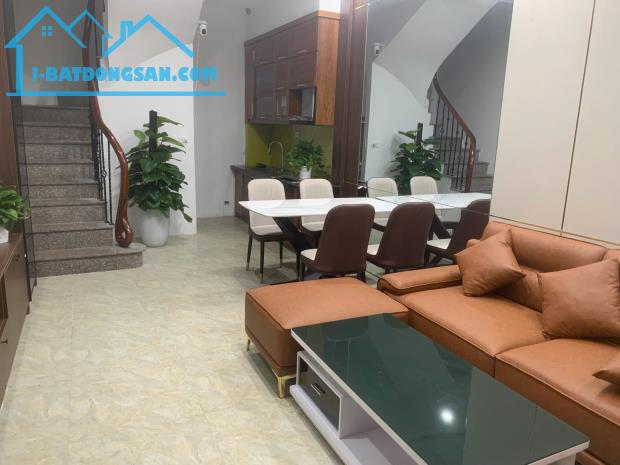 BÁN NHÀ RẤT GẦN MẶT PHỐ ĐỊNH CÔNG THƯỢNG – HOÀNG MAI, LÔ GÓC 2 THOÁNG, Ô TÔ VF3 ĐỖ CỬA.