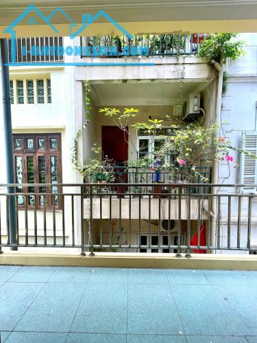Phố Vân Hồ 32m2, 4 tầng lô góc ô tô mặt tiền 4m giá 10.5 tỷ gần Công Viên Thống Nhất