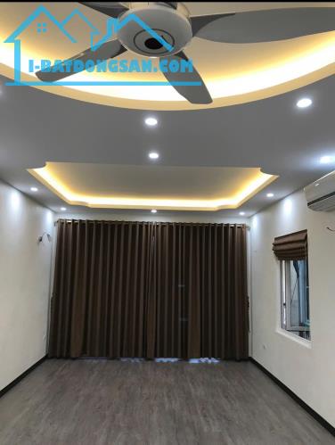 Nhà đẹp long lanh ngõ Lê Thanh Nghị, giá 26.8 tỷ, 140m2x3T, nở hậu