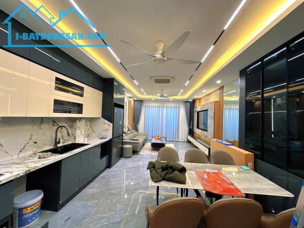 ✅BÁN NHÀ PHỐ PHÙNG CHÍ KIÊN 56 M2 7 TẦNG, MT 4.3M – GARA 2 Ô TÔ VÀO NHÀ, THANG MÁY