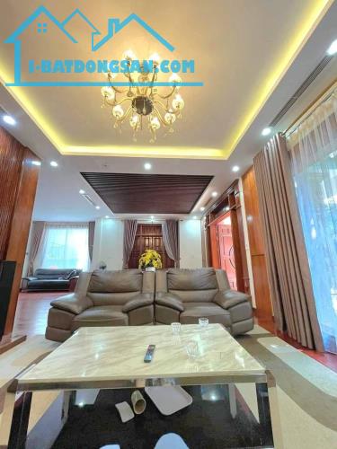 BIỆT THỰ ĐƠN LẬP KHU ĐÔ THỊ DỊCH VỌNG 307M2 NGAY SÁT CÔNG VIÊN CẦU GIẤY