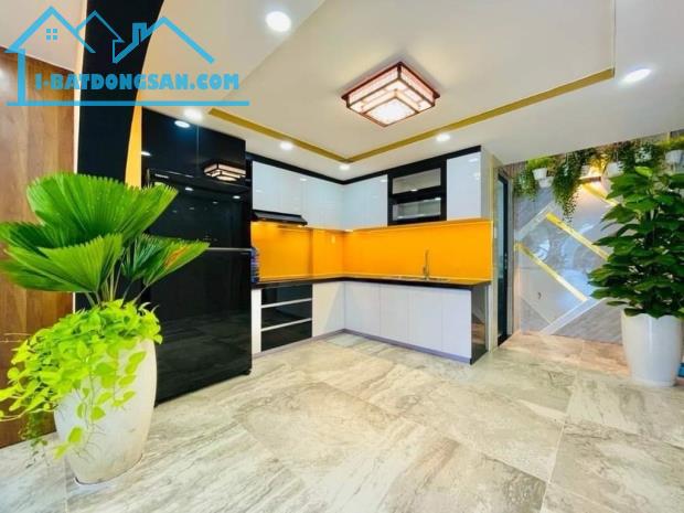 NHÀ 5 TẦNG - TRƯỚC NHÀ 6M Ô TÔ NGỦ, NỘI THẤT ĐẸP - PHƯỜNG HIỆP BÌNH CHÁNH CHỈ HƠN 8 TỶ