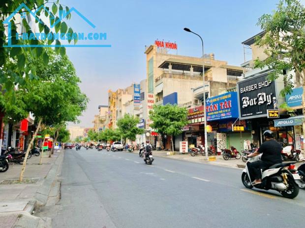 Bán nhà MTKD đường Tân Sơn Nhì , Tân Phú - DT : 5x19m - nhà cấp 4 - Gía : 18 tỷ TL