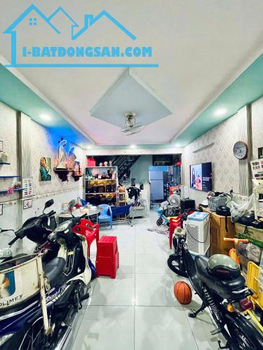 HXH ĐỖ CỬA LẠC LONG QUÂN TÂN BÌNH 46M2 2 TẦNG 4PN 2WC SHR CHỈ 6.3 TỶ