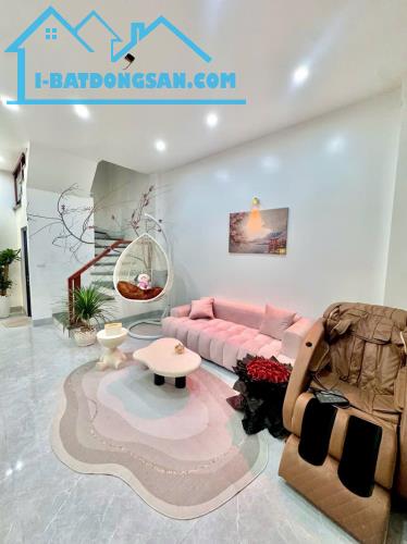 BÁN NHÀ 2 TỶ 780 TRIỆU, NGÕ TRƯỜNG CHINH, 50M2 x 3 TẦNG