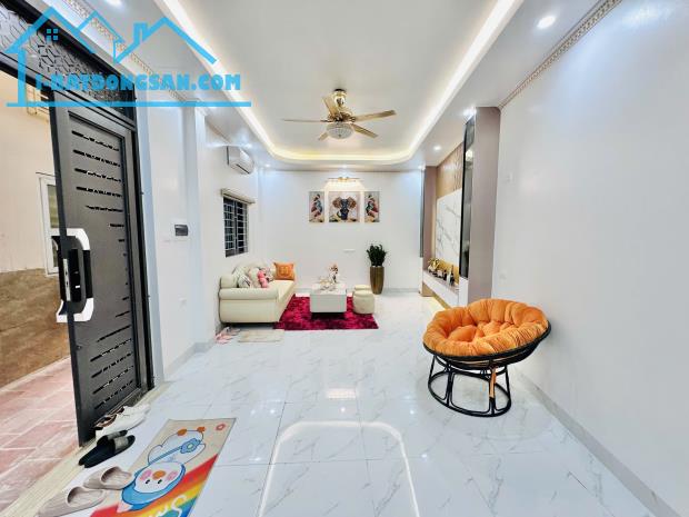 Siêu phẩm Trung Kính Cầu Giấy 38m2, 5T, MT 8.7m2 tặng full nội thất chỉ gần 12 tỷ