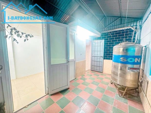 Bán nhà đẹp. Khu vực Cầu giấy. Giá rẻ. Full nội thất. Diện tích 42m2