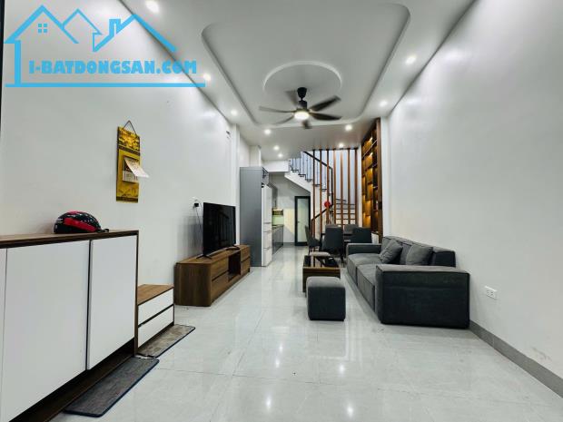 Bán nhà Dương Quảng Hàm 35m2, 5 tầng siêu đẹp, trung tâm Cầu Giấy chỉ gần 11 tỷ